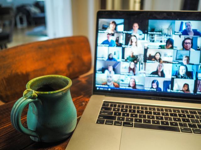 Visualisasi Interaksi Kedua dengan Remote Working